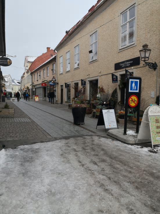 Väl fungerande markvärme på Storgatan i Vadstena.