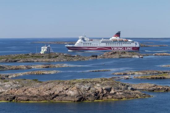 Amorella passerar Kobba Klintar, &Aring;land.
