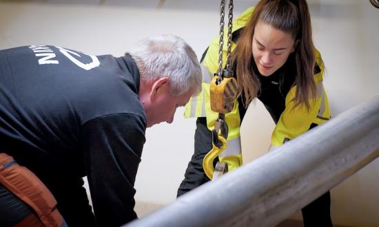 På Vakin i Umeå har man redan validerat två medarbetare inom reningsverk och vattenverk: Här handledare och produktionsledare Kent-Ove Långström tillsammans med Hanna Magnusson, produktionstekniker.