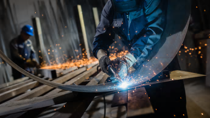 Fasning och rundning av kanter och radier krävs för att få en stark och hållbar svetsfog eller för genomföringar. Nortons nya serie maskiner och fräsverktyg, Norton Bevel System, gör detta moment snabbare och med bättre slutresultat.