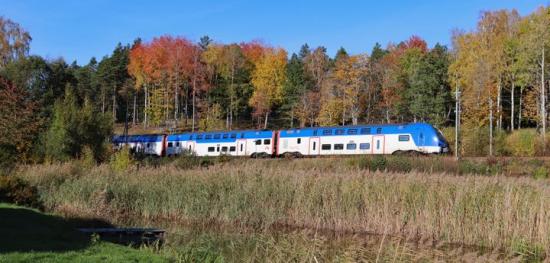 De nya Mälartågen rullar nu på fyra linjer i Mälardalen. Tåget är specialanpassat för regionaltågstrafik med totalt 357 sittplatser.