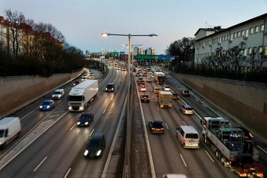 Det behövs kraftfulla insatser för att förbättra trafiksäkerheten.