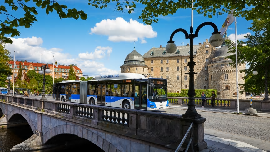 Svealandstrafiken har investerat i ett trafikledningssystem från Hogia som initialt innefattar 150 bussar i &Ouml;rebros stads- och regiontrafik.