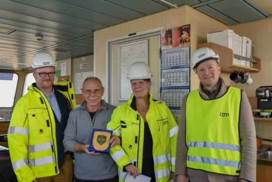 På bilden från vänster: Johan Ullenby (CMP), Marek Pegowski (MV Neuburg), Ann-Charlotte Halldén &Aring;keson (CMP) and Erik Hansen (Containerships/CMA-CGM).
