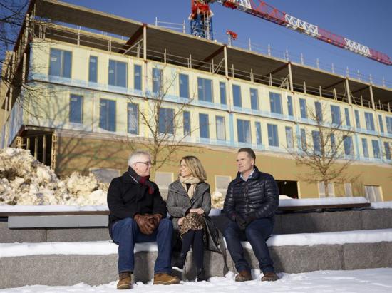 På bilden: Anders Jonsson, VD Sundsvall Energi, Sofie Stark, Affärschef Diös Sundsvall, Patrik Gustafsson, Teknisk företagssäljare Sundsvall Energi.
