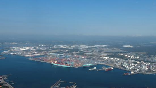 Göteborgs hamn är nordens störta hamn och kan snart komma att tillhandahålla vätgas producerad på hamnens egna område.