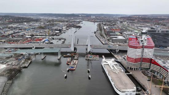 Under vecka 46 var det en planerad avstängning av Göta älv inför ett arbete med rivningen av Götaälvbron.