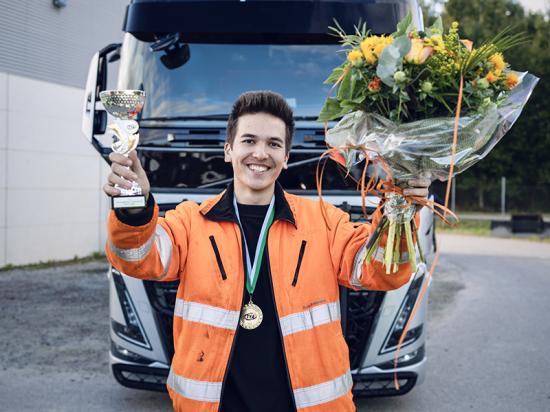 Med imponerande 132 poäng vann Kalle Svensson dagens kvaltävling till Yrkes-SM för unga lastbilschaufförer.
