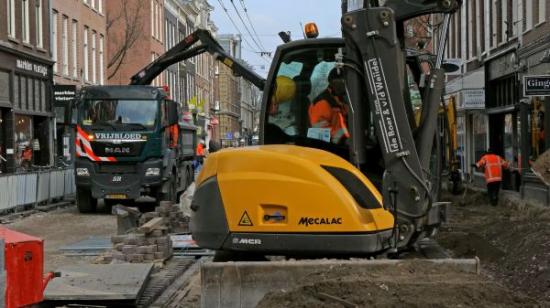 N&auml;r v&aring;ren kommer och tj&auml;len sl&auml;pper i marken p&aring;b&ouml;rjas m&aring;nga projekt inf&ouml;r sommaren. Efterfr&aring;gan &ouml;kar markant men lraven p&aring; r&auml;tt utbildning kvarst&aring;r.